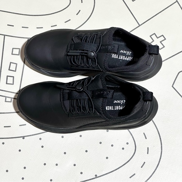 Clove Classic All Black Option - Picture 2 of 6